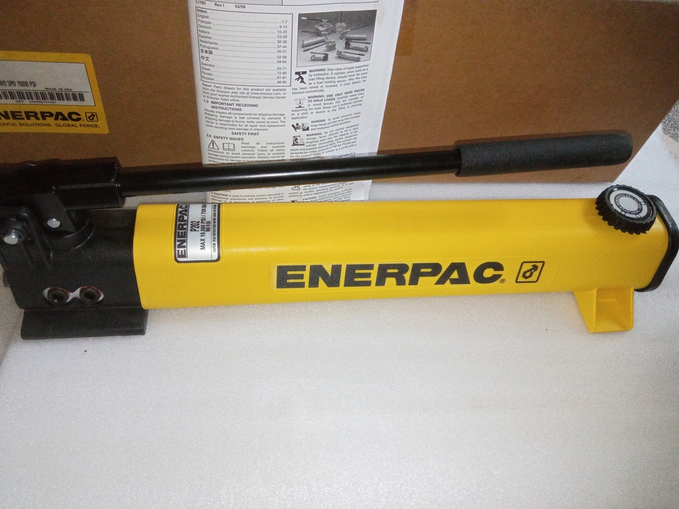 Enerpac P202 Ultima 2 Speed Hydraulic Hand Pump 700 Bar/ 10,000 PSI