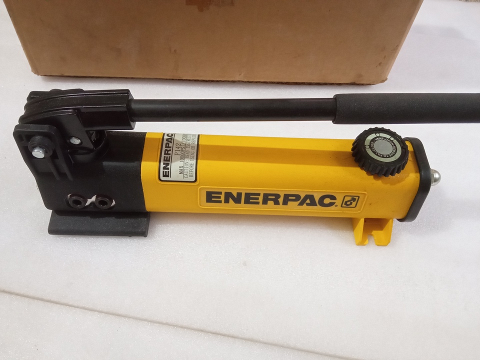 Enerpac P142 Ultima 2 Speed Hydraulic Hand Pump 700 Bar/ 10,000 PSI
