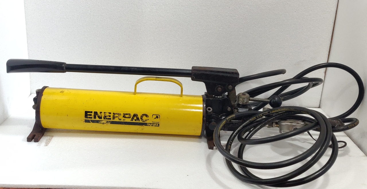 ENERPAC P84 Double Acting hydraulic hand pump 10,000 PSI Used with Parker Piper